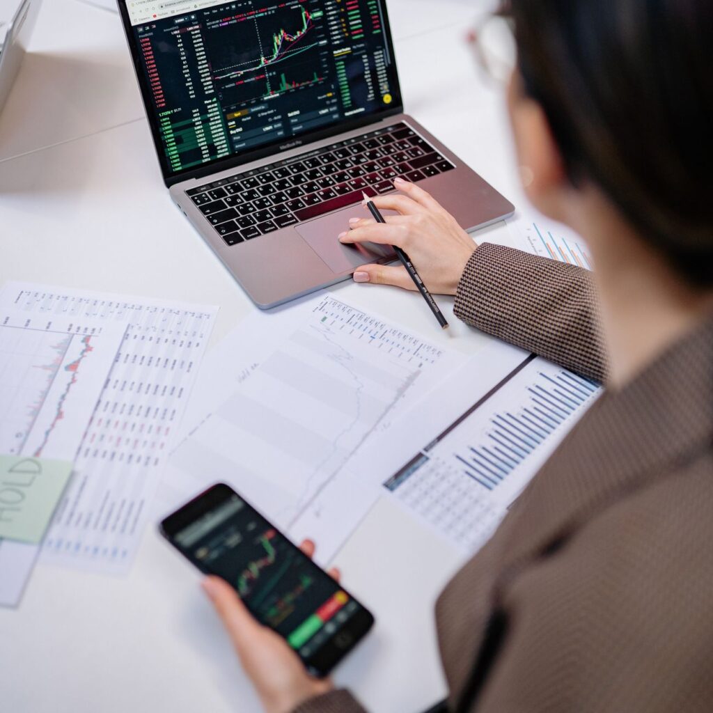 Comparativa de herramientas SEO para principiantes en finanzas 1 pexels photo 7693229 8